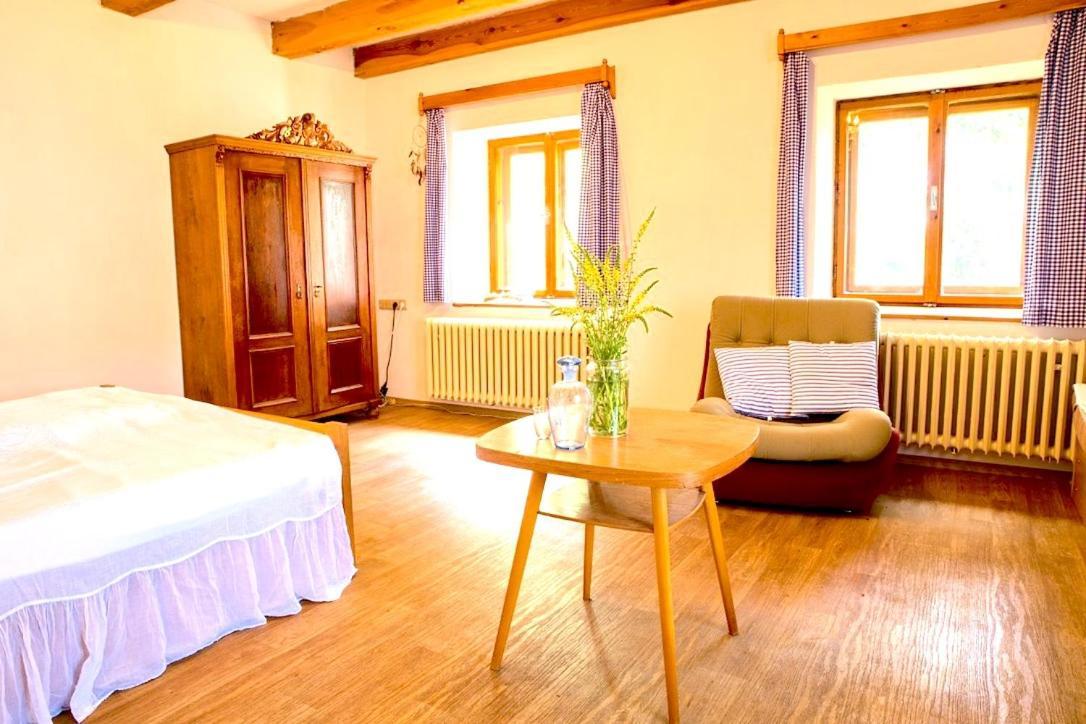 Safar Residence Hrachoviste Luaran gambar