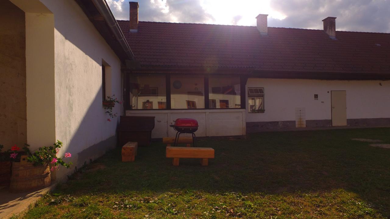 Safar Residence Hrachoviste Luaran gambar